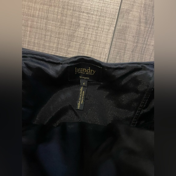 Size 4 - Picture 3 of 5